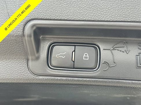 Used 2022 Ford Explorer Platinum w/ Equipment Group 601A AWD/4WD image 12