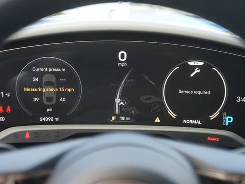 Used 2022 Porsche Taycan RWD image 25