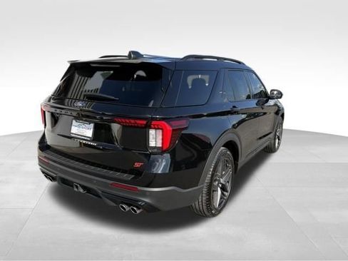 Used 2025 Ford Explorer ST AWD/4WD image 2