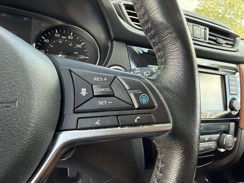 Used 2018 Nissan Rogue SL w/ Premium Package FWD image 32