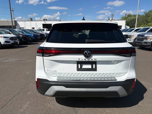 Used 2025 Volkswagen Tiguan S FWD image 4