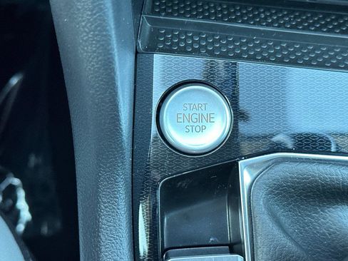 New 2026 Volkswagen Taos SE image 21