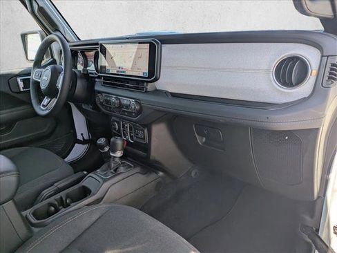Used 2026 Jeep Wrangler Unlimited Sahara AWD/4WD image 18