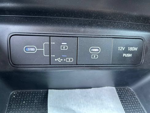 Used 2025 Hyundai Santa Cruz SE AWD/4WD image 18