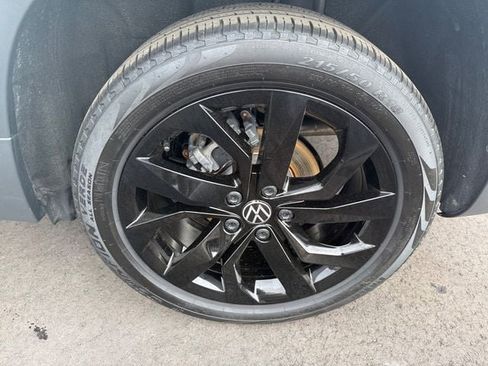 Used 2024 Volkswagen Taos SE image 7