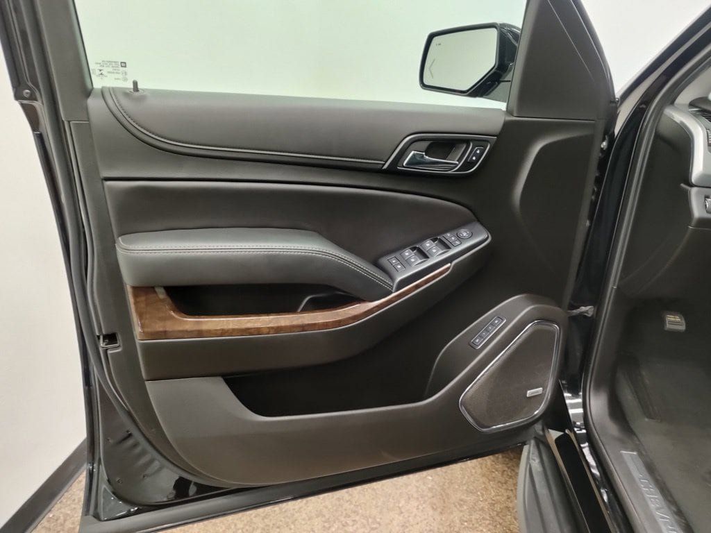 Used 2019 Chevrolet Tahoe LT w/ Luxury Package AWD/4WD image 10