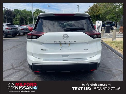 Used 2025 Nissan Rogue SV AWD/4WD image 4