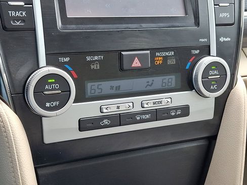 Used 2014 Toyota Camry XLE w/ Leather Package FWD image 17