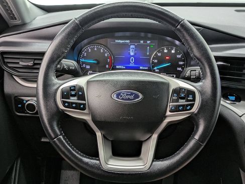 Used 2023 Ford Explorer XLT AWD/4WD image 34