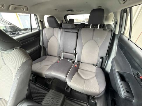 Used 2023 Toyota Highlander L FWD image 22