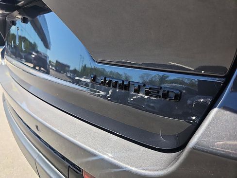 Used 2024 Jeep Grand Cherokee Limited w/ Black Appearance Package AWD/4WD image 9