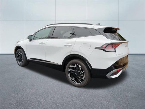 Used 2025 Kia Sportage SX image 3