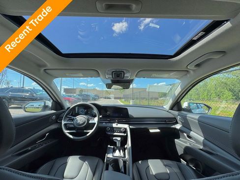 Used 2025 Hyundai Elantra Limited image 3