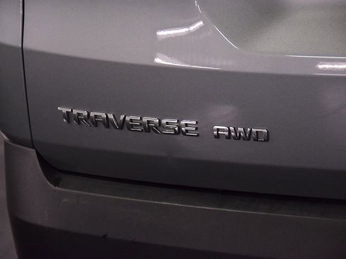 Used 2023 Chevrolet Traverse LT image 11
