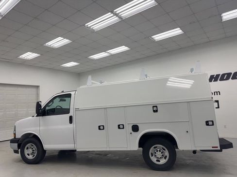 New 2026 Chevrolet Express 3500 w/ Power Convenience Package RWD image 8
