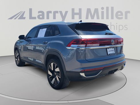 Used 2024 Volkswagen Atlas Cross Sport SE AWD/4WD image 3