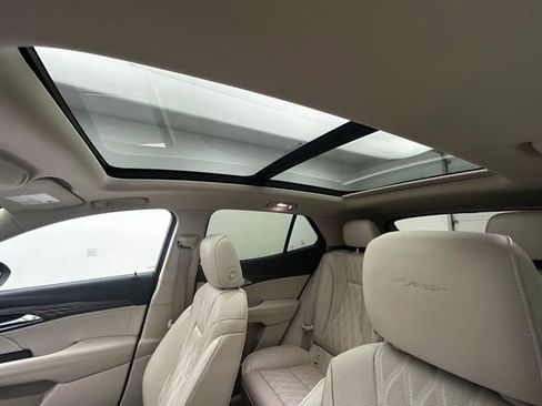 Used 2022 Buick Envision Avenir w/ Technology Package II image 11
