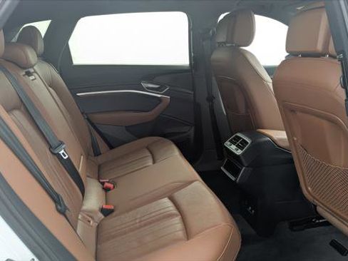 Used 2021 Audi e-tron Premium w/ Convenience Plus Package image 18