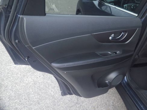 Used 2016 Nissan Rogue SV w/ SV Premium Package image 10