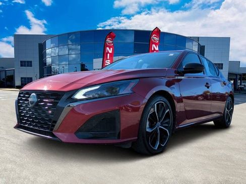 Certified 2023 Nissan Altima 2.5 SR w/ SR Premium Package FWD image 8