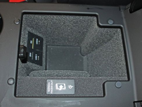 Used 2024 Porsche Macan image 32