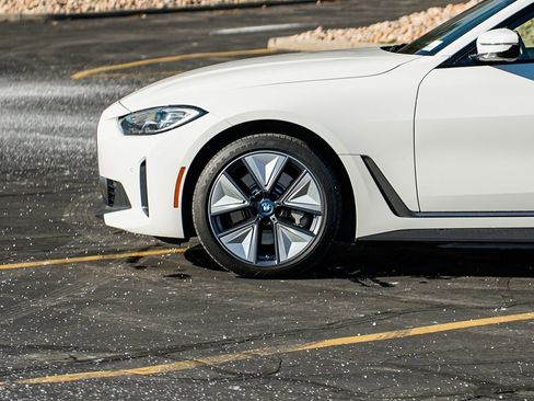 Used 2023 BMW i4 eDrive35 w/ Premium Package image 8