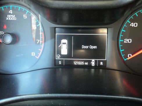 Used 2015 Chevrolet Colorado LT w/ LT Convenience Package image 9