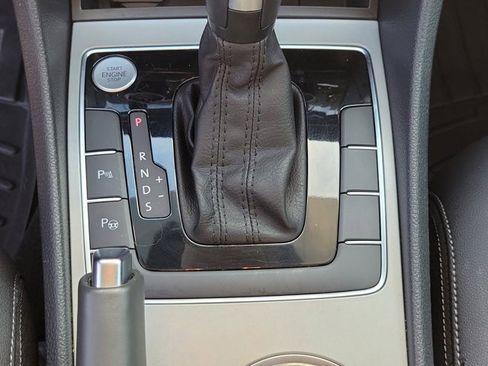 Certified 2022 Volkswagen Passat 2.0T image 30