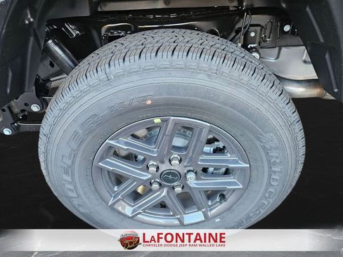 New 2025 Jeep Gladiator Sport image 32