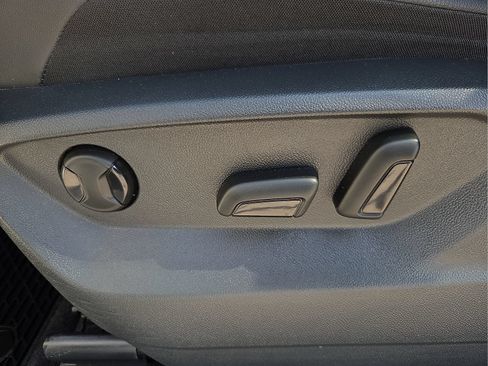Used 2021 Volkswagen Tiguan SE w/ Panoramic Sunroof Package FWD image 16