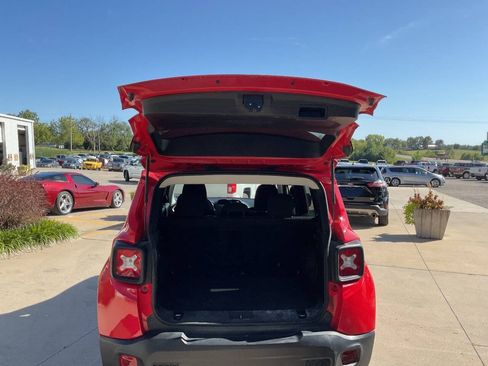 Used 2020 Jeep Renegade Latitude w/ Cold Weather Group AWD/4WD image 11