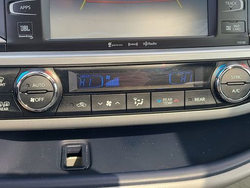 Used 2018 Toyota Highlander Limited image 32