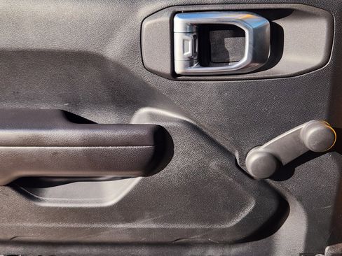 Used 2021 Jeep Wrangler Unlimited Sport image 23