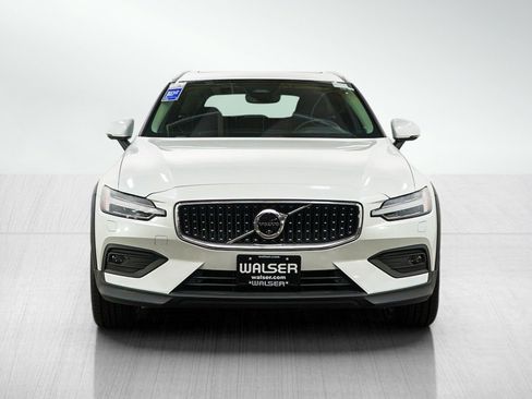 Used 2025 Volvo V60 B5 Cross Country Plus AWD/4WD image 8
