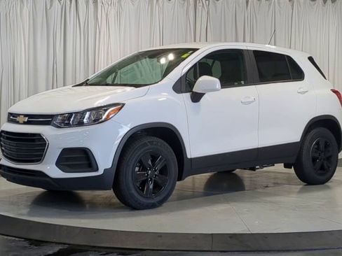 Used 2021 Chevrolet Trax LS w/ Tint and Cruise Package AWD/4WD image 5