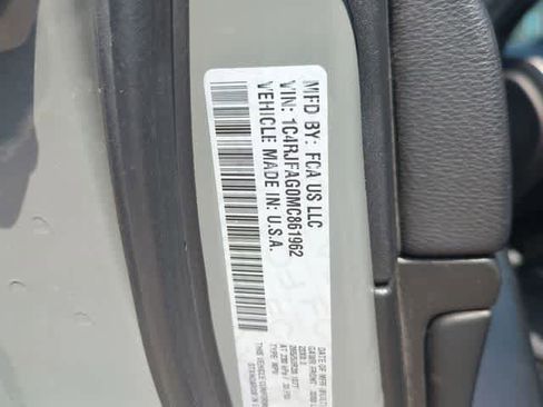 Used 2021 Jeep Grand Cherokee Laredo X image 38