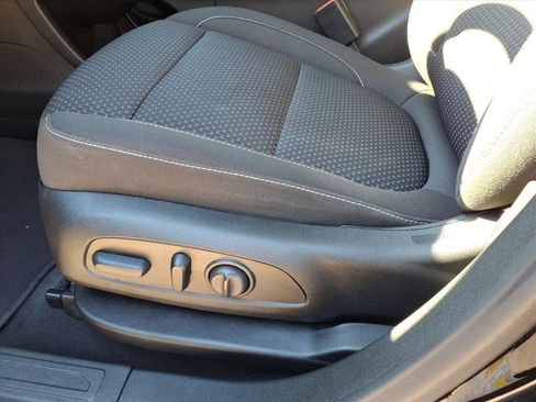 Used 2023 GMC Acadia SLE w/ Driver Convenience Package image 16