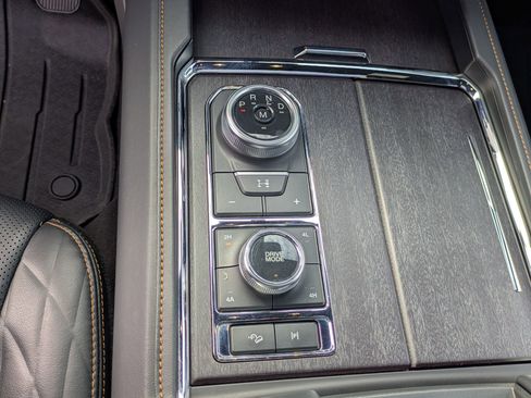 Certified 2024 Ford Expedition Platinum image 24