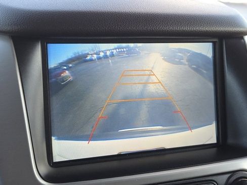 Used 2017 GMC Yukon XL SLT w/ Open Road Package image 9