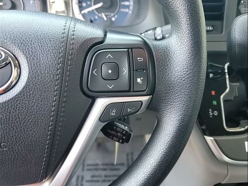 Used 2020 Toyota Sienna L image 23