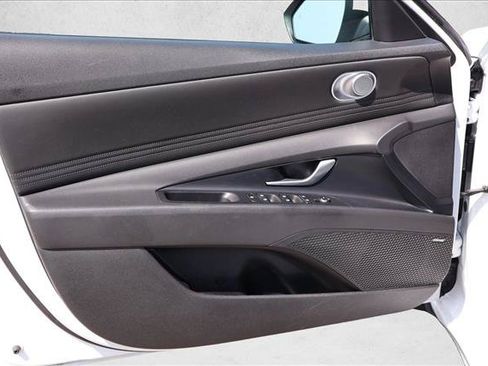 Used 2023 Hyundai Elantra Limited FWD image 12