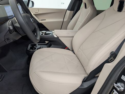 New 2026 BMW iX xDrive60 image 5