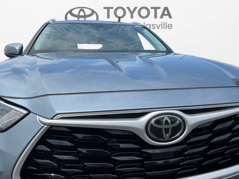 Used 2020 Toyota Highlander XLE AWD/4WD image 24