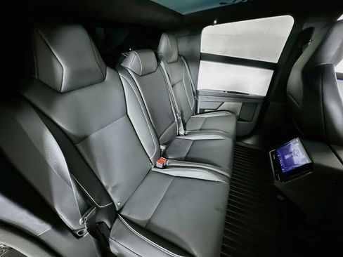 Used 2024 Tesla Cybertruck AWD Crew Cab image 25