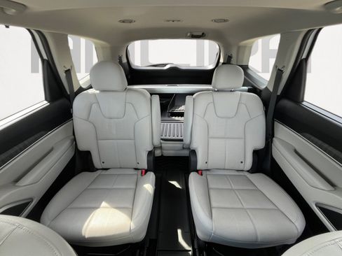 Used 2023 Kia Telluride EX w/ EX Captain's Chair Package AWD/4WD image 19