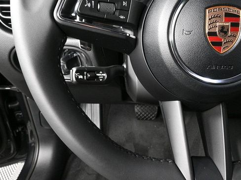 Certified 2026 Porsche Macan image 10