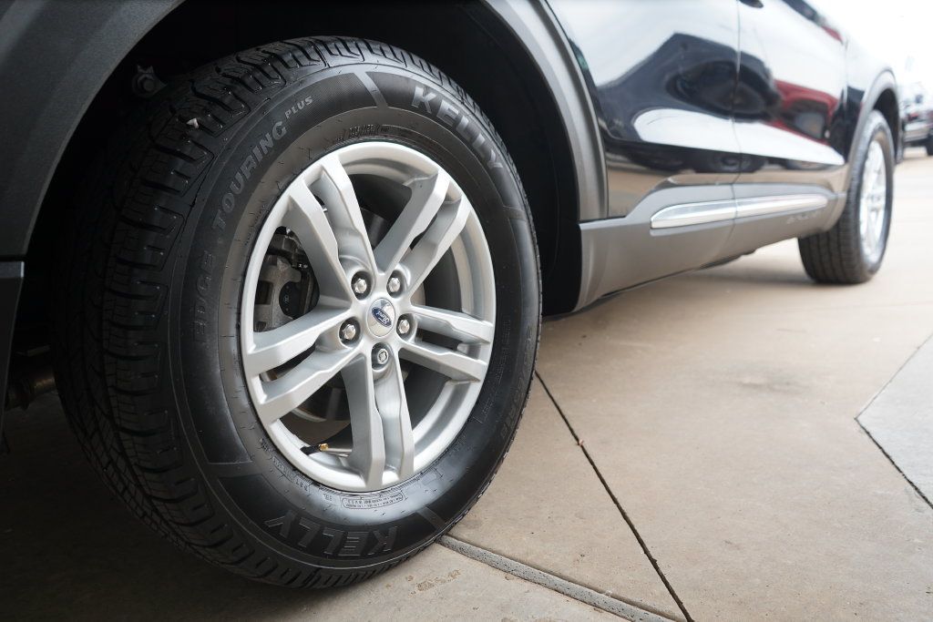 Certified 2022 Ford Explorer XLT RWD image 9