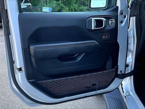 Used 2023 Jeep Wrangler Unlimited Sahara w/ Cold Weather Group AWD/4WD image 9