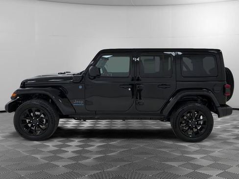 Used 2025 Jeep Wrangler Unlimited Sahara w/ Safety Group image 6