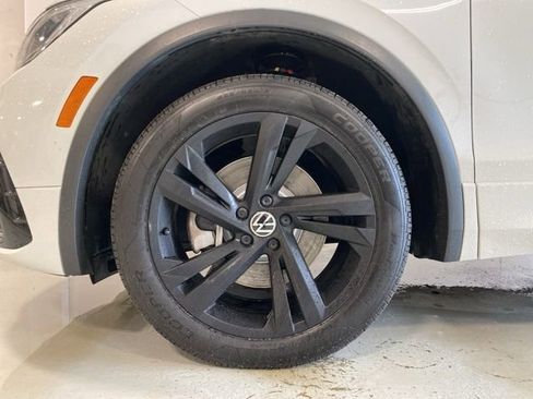 Used 2023 Volkswagen Tiguan SE R-Line AWD/4WD image 5